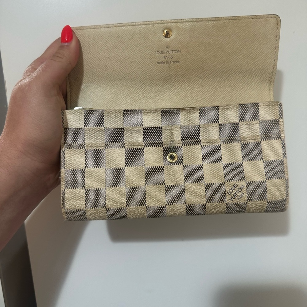 Louis Vuitton Damier Azur Wallet in Cream and Gray - Picture 3 of 13